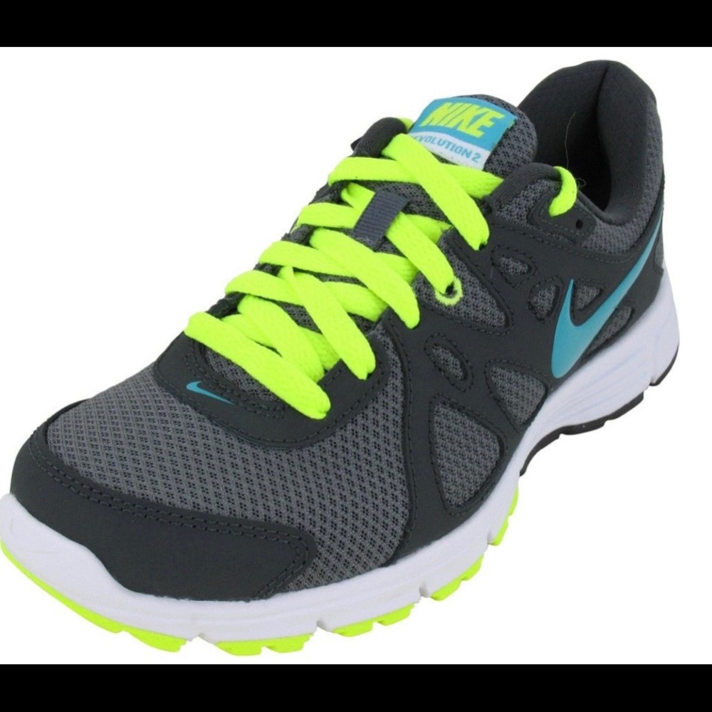 Women’s Nike Revolution 2 ‼️